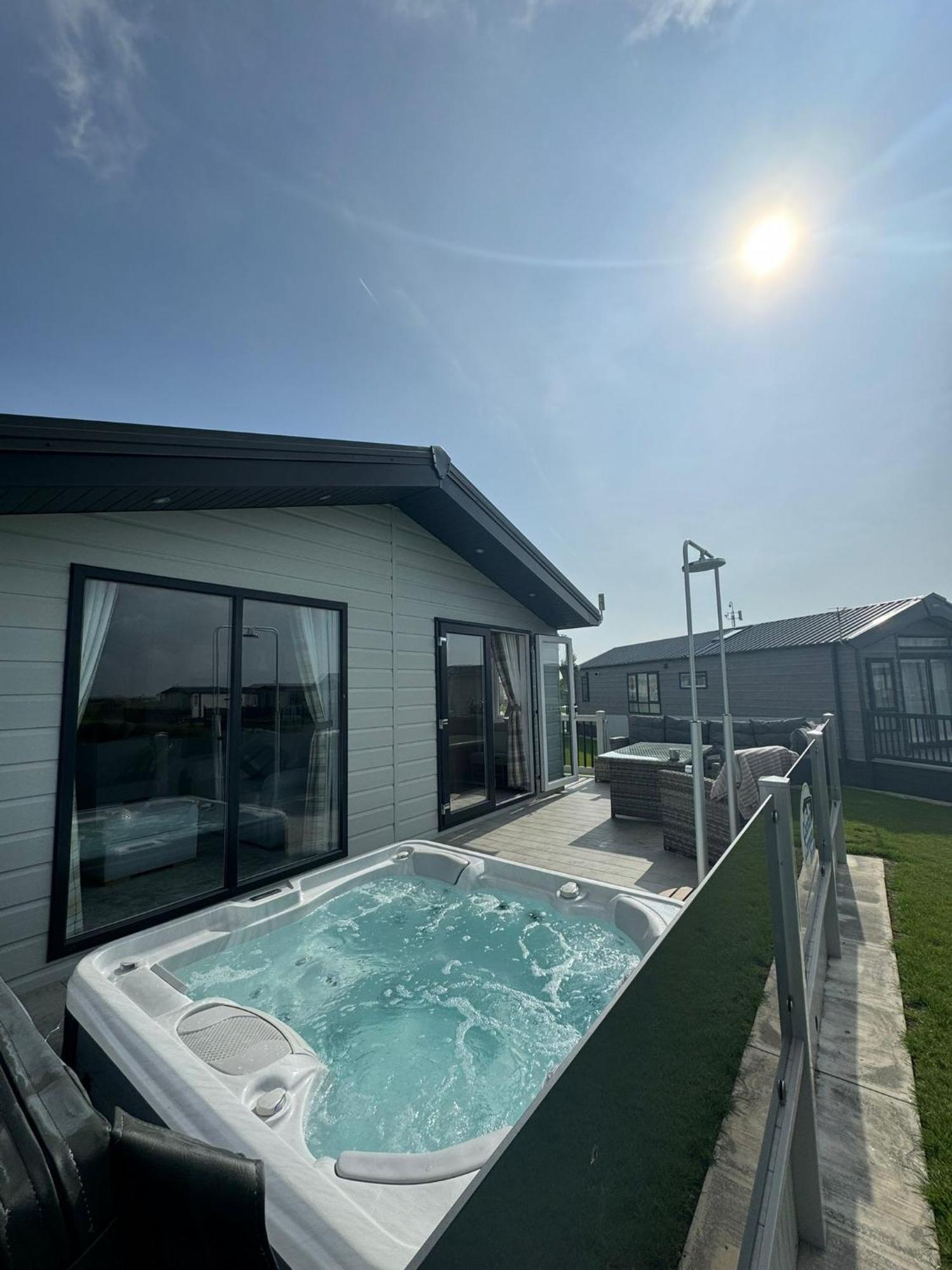 Golden Anchor - The Oakland Lodge - Coastal Caravan Breaks Chapel Saint Leonards Buitenkant foto